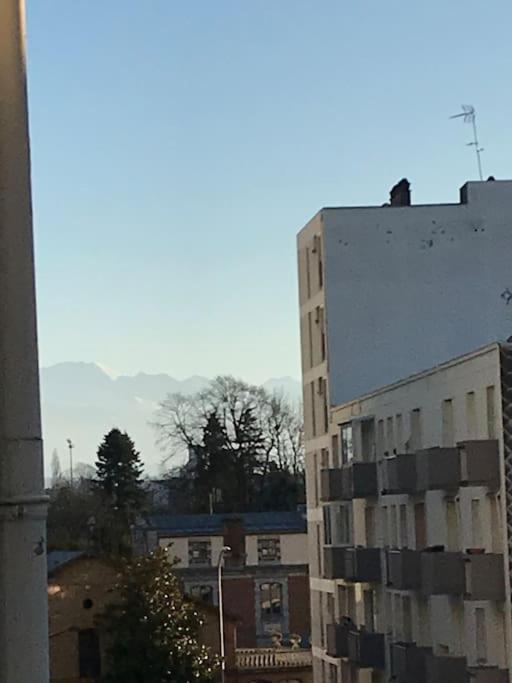 Le Voltaire -2 Chambres- 70M2- Hypercentre-Parking-Wifi Fibre- Nouvelle Literie Tarbes Bagian luar foto