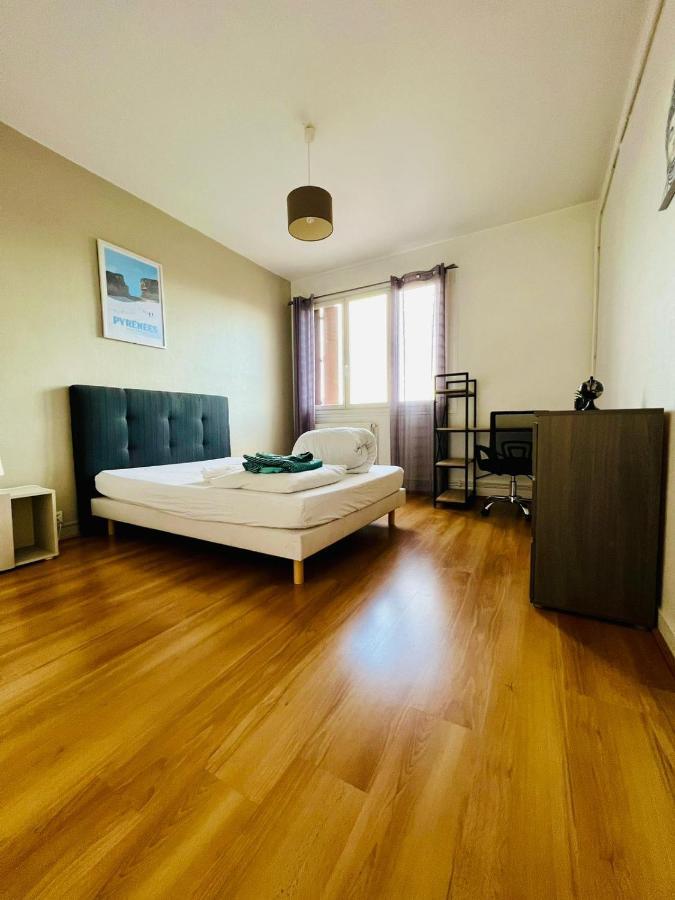 Le Voltaire -2 Chambres- 70M2- Hypercentre-Parking-Wifi Fibre- Nouvelle Literie Tarbes Bagian luar foto